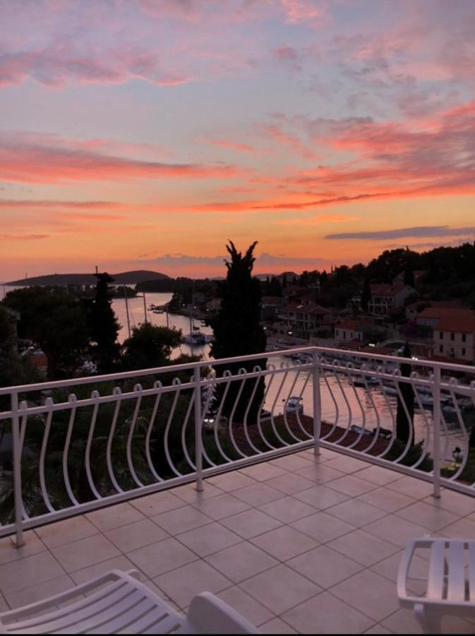 Apartment In Maslinica 70M From The Sea المظهر الخارجي الصورة