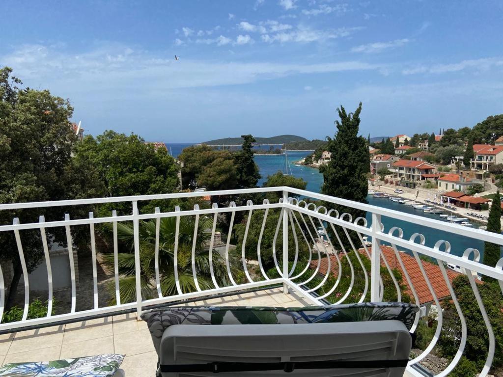 Apartment In Maslinica 70M From The Sea المظهر الخارجي الصورة