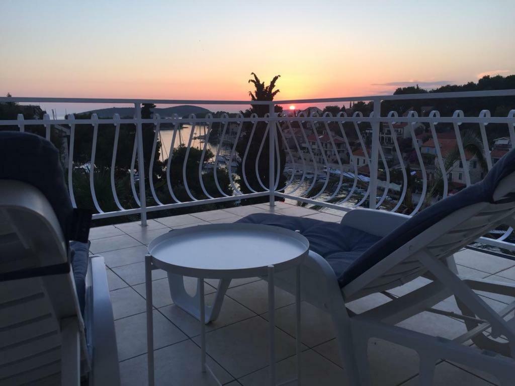Apartment In Maslinica 70M From The Sea المظهر الخارجي الصورة